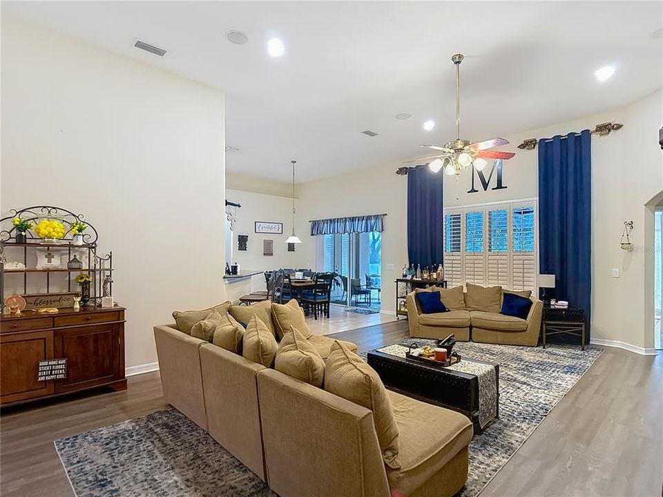 For Sale: $585,000 (4 beds, 3 baths, 2659 Square Feet)