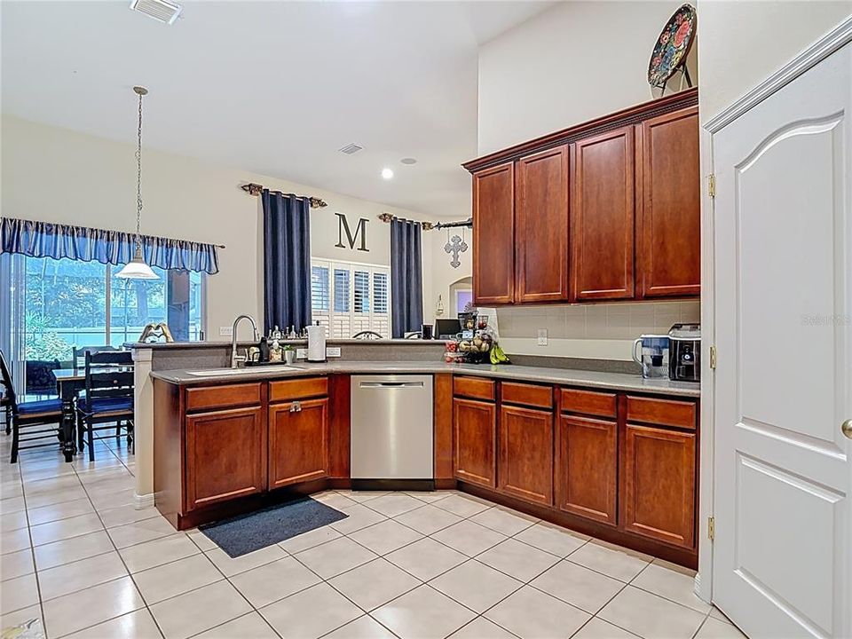 For Sale: $585,000 (4 beds, 3 baths, 2659 Square Feet)