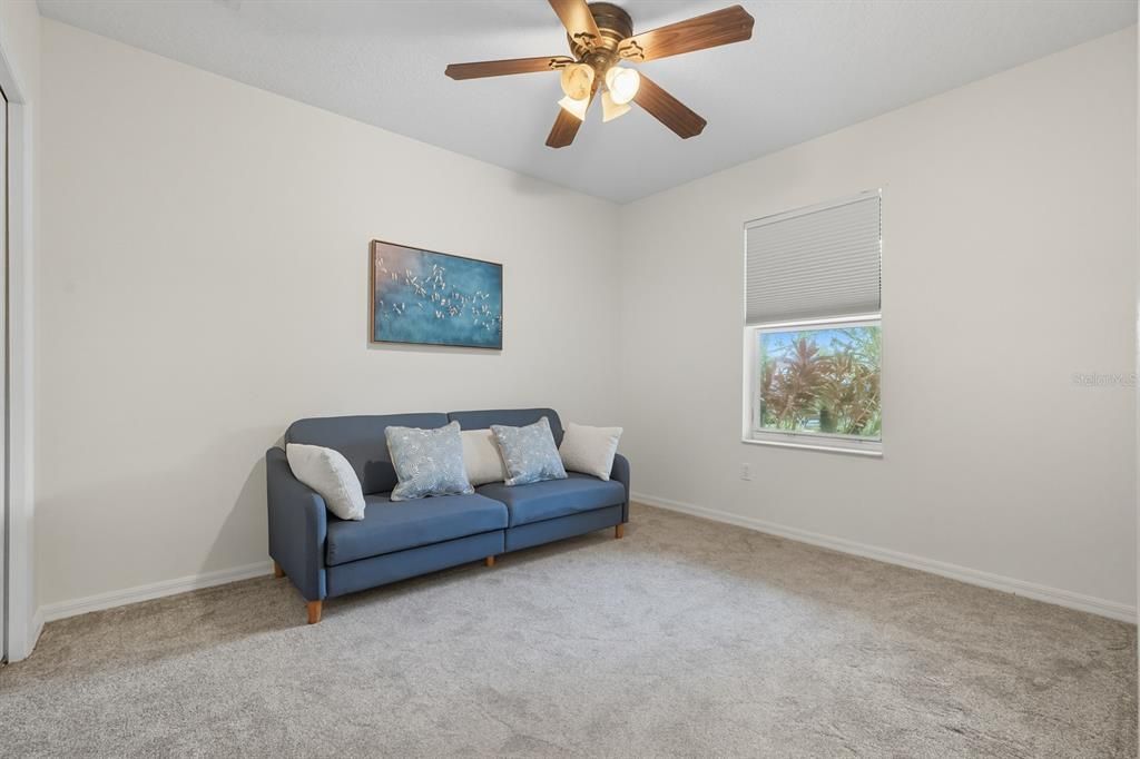 Под контрактом: $279,000 (3 спален, 2 ванн, 1377 Квадратных фут)