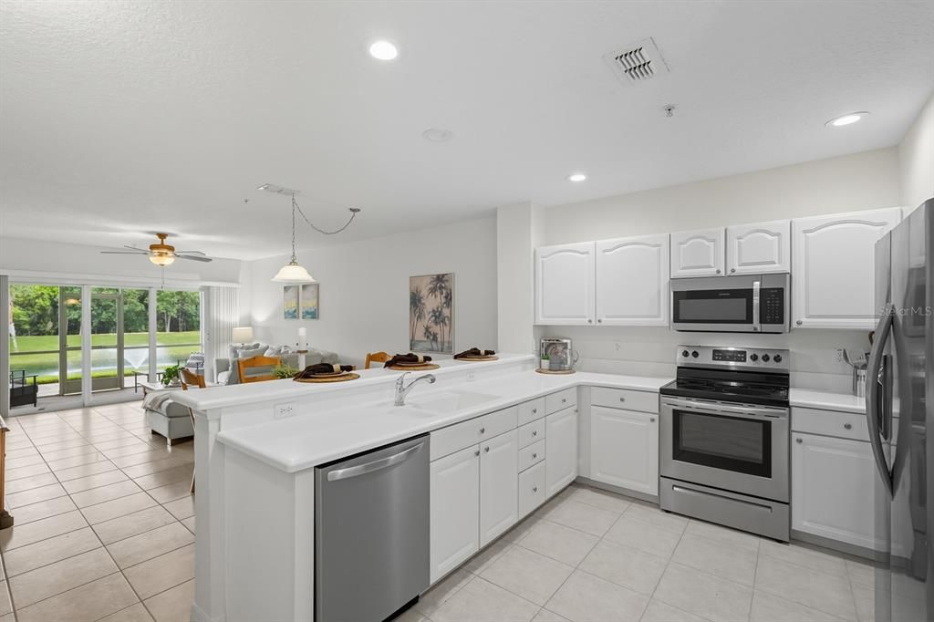 Под контрактом: $279,000 (3 спален, 2 ванн, 1377 Квадратных фут)