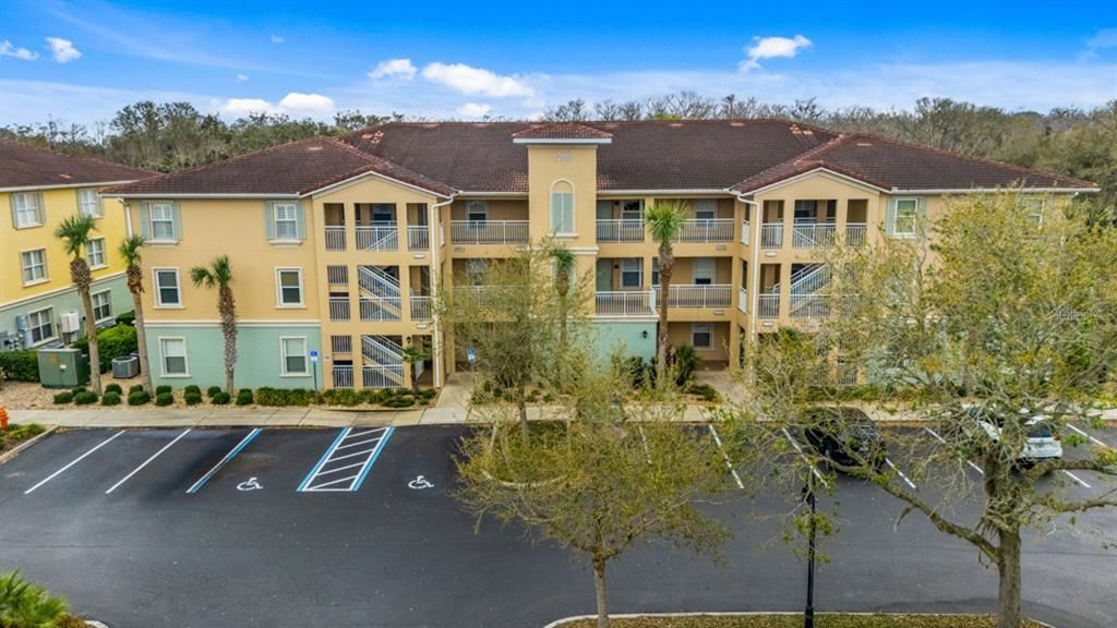 Под контрактом: $279,000 (3 спален, 2 ванн, 1377 Квадратных фут)