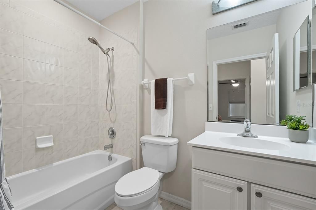 Под контрактом: $279,000 (3 спален, 2 ванн, 1377 Квадратных фут)