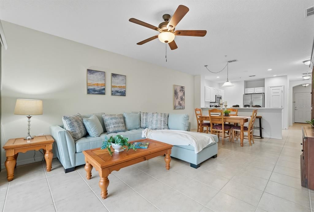 Под контрактом: $279,000 (3 спален, 2 ванн, 1377 Квадратных фут)