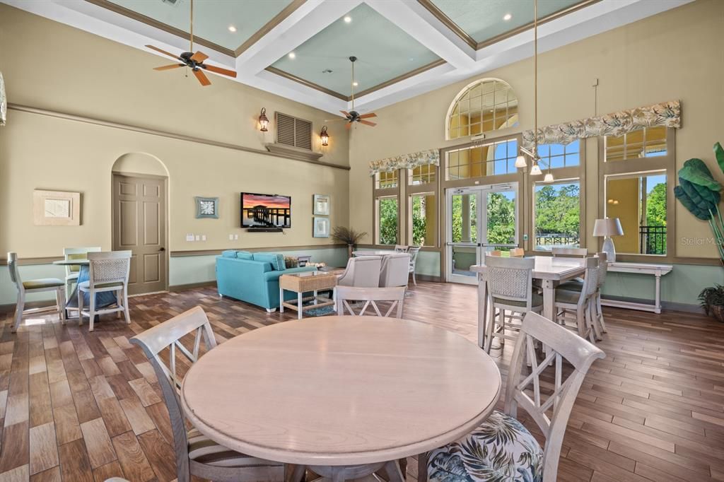 Под контрактом: $279,000 (3 спален, 2 ванн, 1377 Квадратных фут)