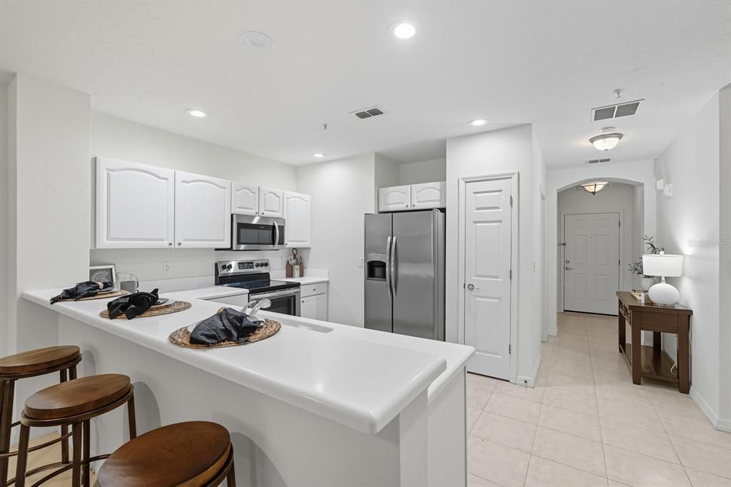 Под контрактом: $279,000 (3 спален, 2 ванн, 1377 Квадратных фут)