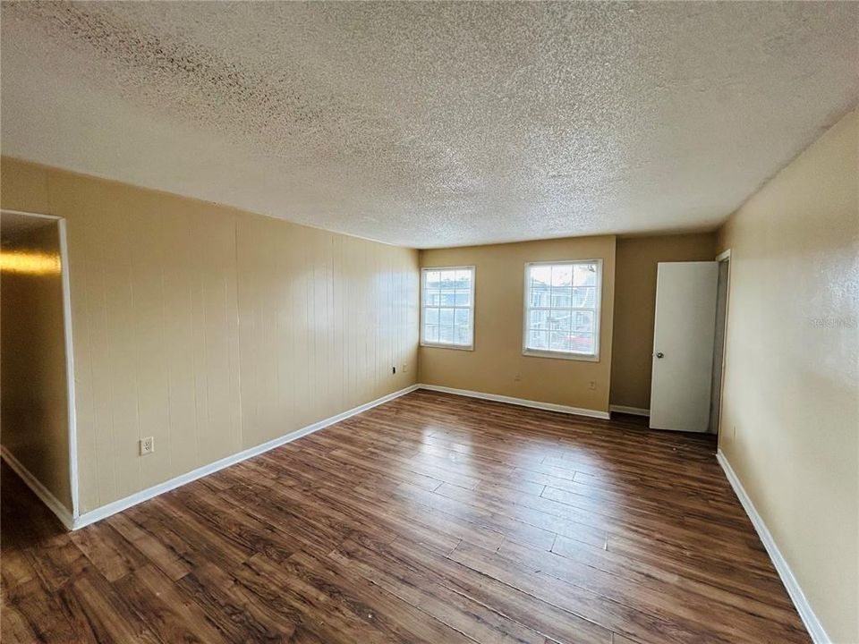 Под контрактом: $1,600 (3 спален, 2 ванн, 1338 Квадратных фут)