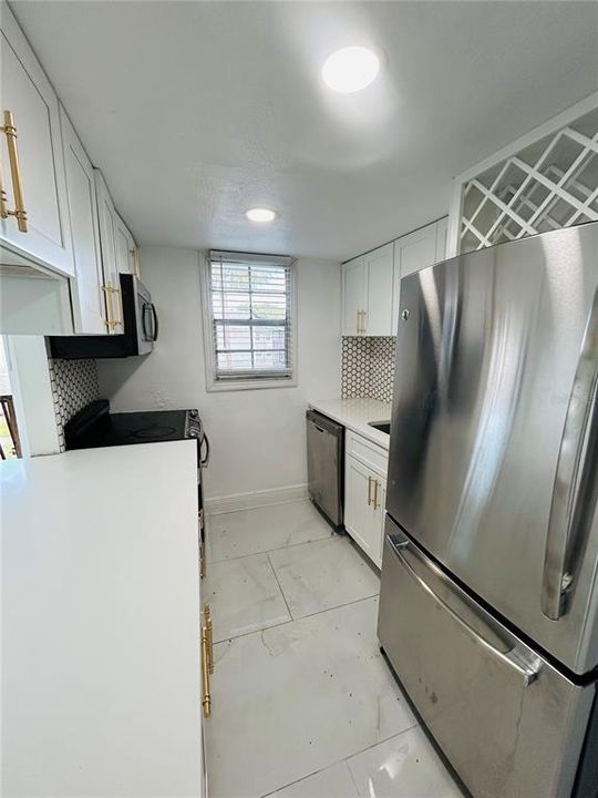 Под контрактом: $1,300 (2 спален, 1 ванн, 780 Квадратных фут)