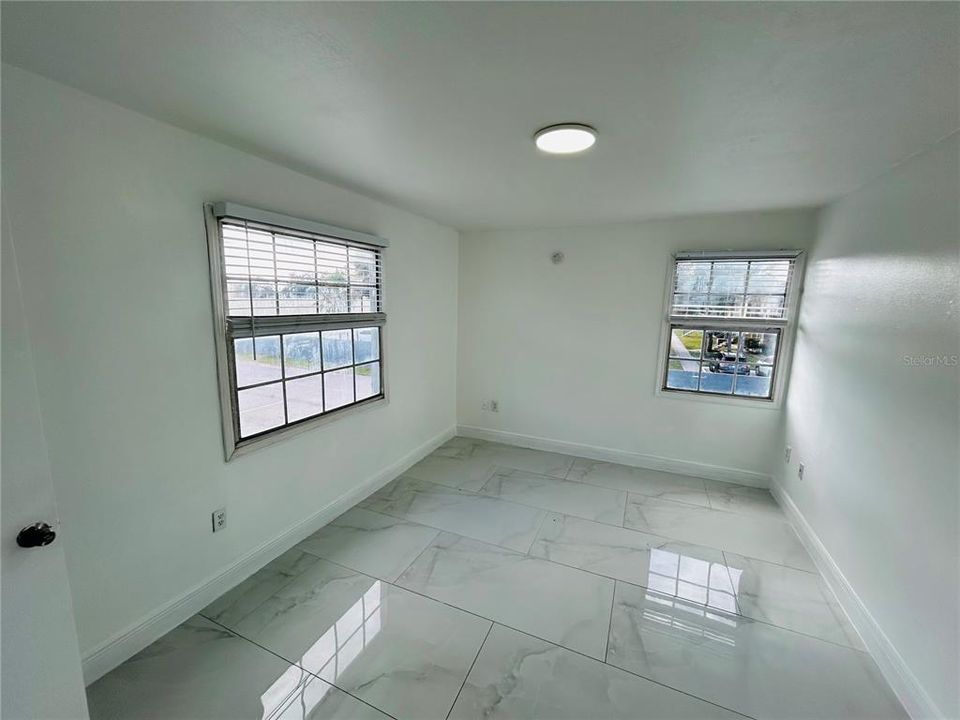 Под контрактом: $1,300 (2 спален, 1 ванн, 780 Квадратных фут)