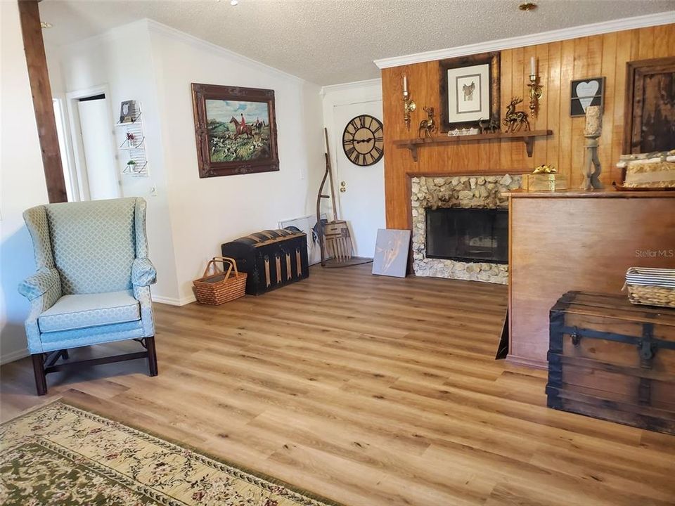 待售: $360,000 (3 贝兹, 2 浴室, 1252 平方英尺)