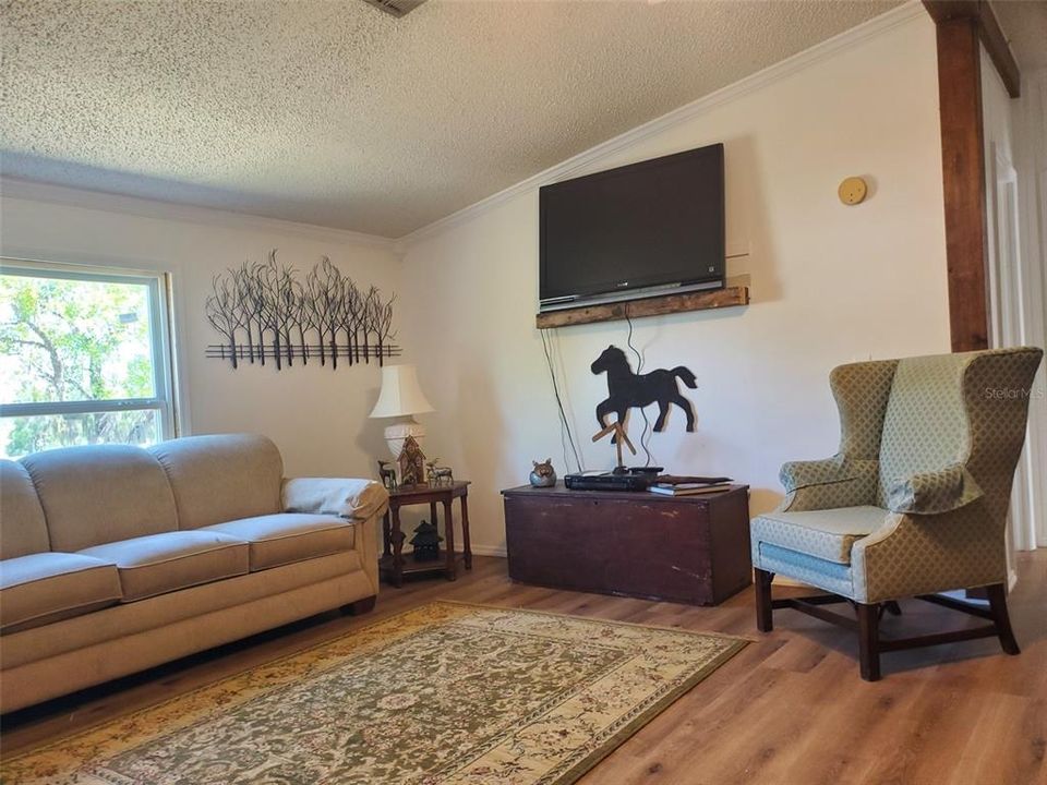 待售: $360,000 (3 贝兹, 2 浴室, 1252 平方英尺)