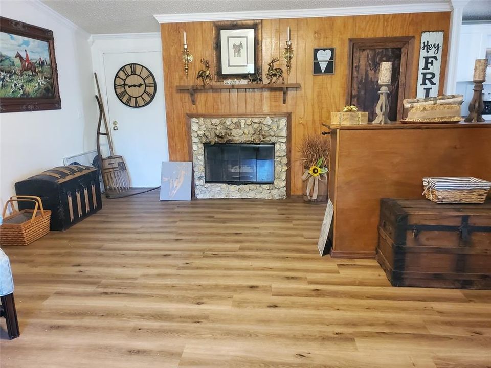 待售: $360,000 (3 贝兹, 2 浴室, 1252 平方英尺)