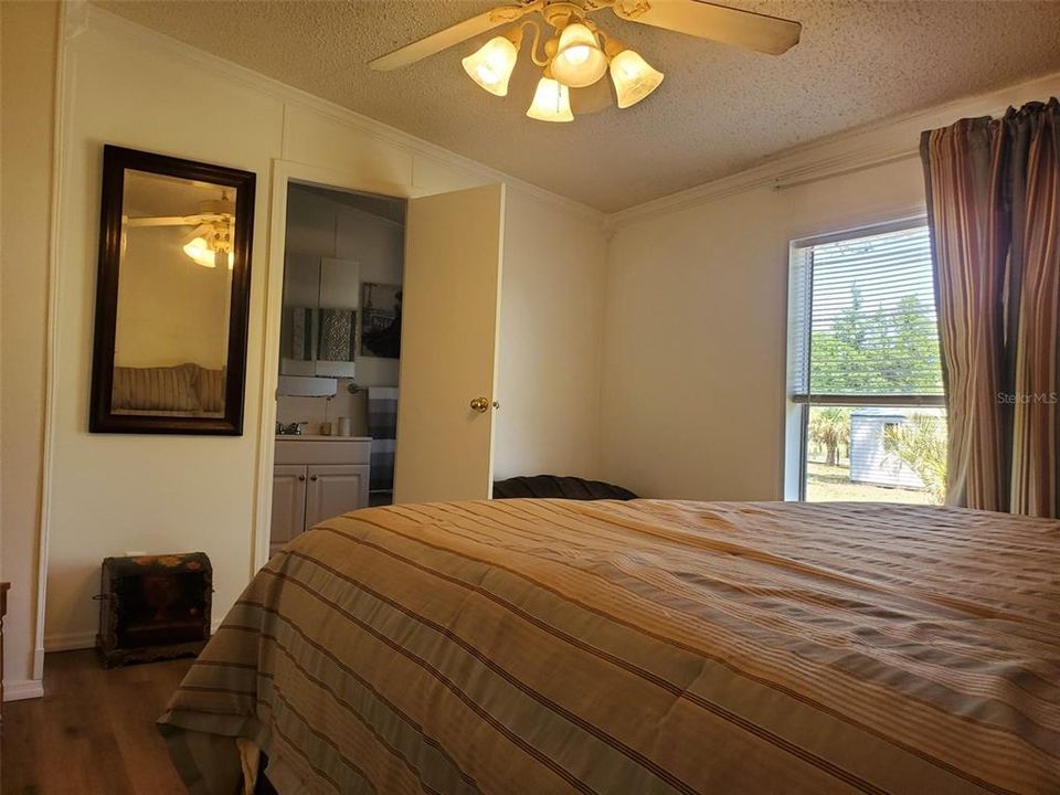 待售: $360,000 (3 贝兹, 2 浴室, 1252 平方英尺)