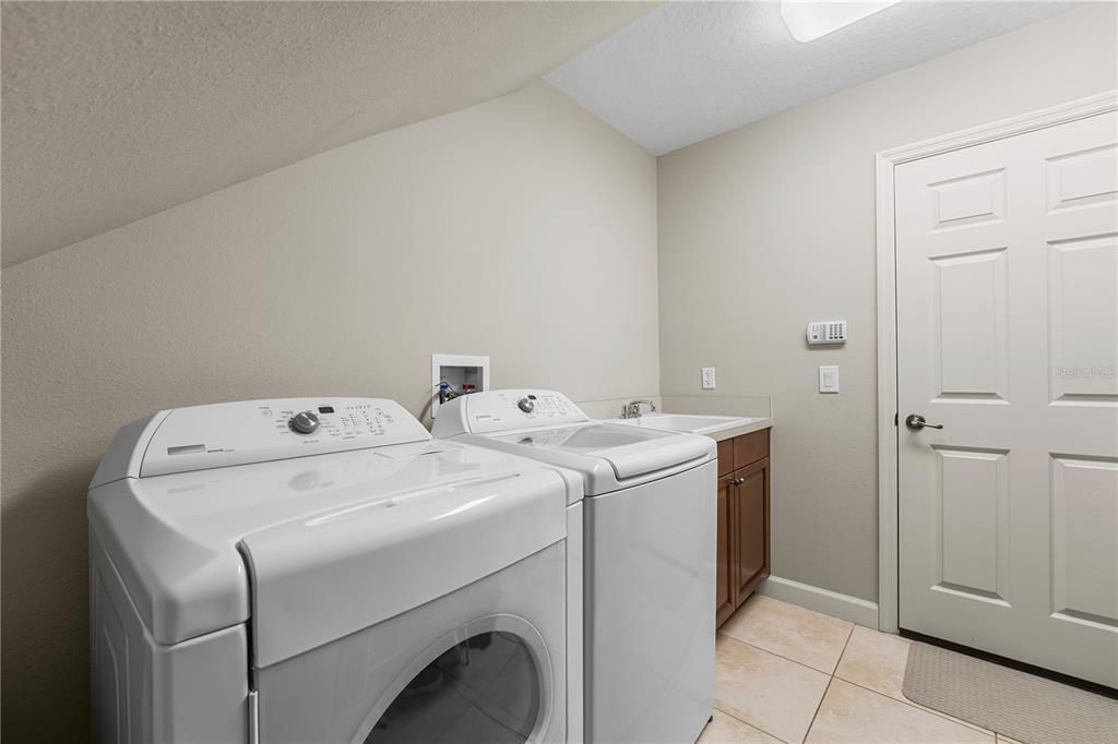 En Renta: $4,500 (6 camas, 4 baños, 3342 Pies cuadrados)