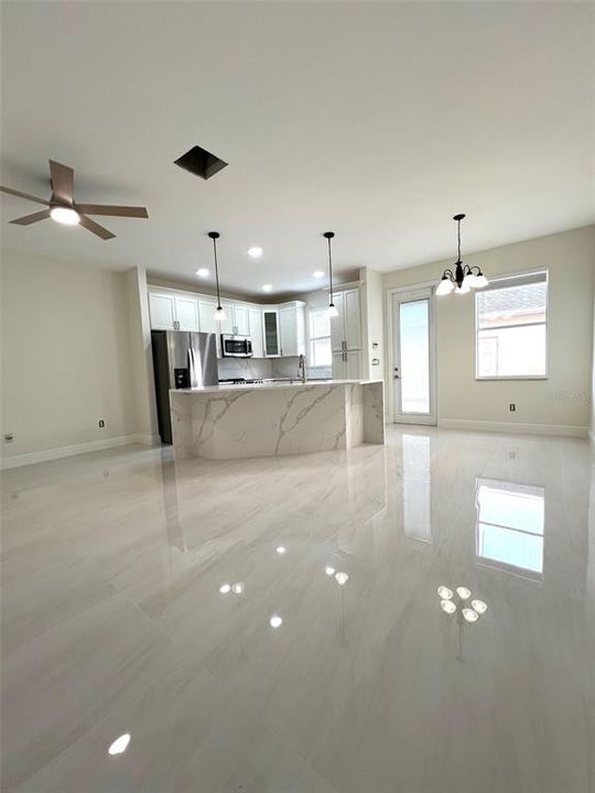 Под контрактом: $2,800 (4 спален, 3 ванн, 1512 Квадратных фут)