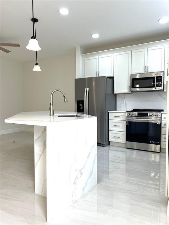 Под контрактом: $2,800 (4 спален, 3 ванн, 1512 Квадратных фут)