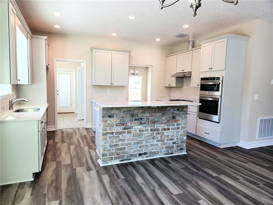 For Sale: $498,000 (3 beds, 2 baths, 2201 Square Feet)