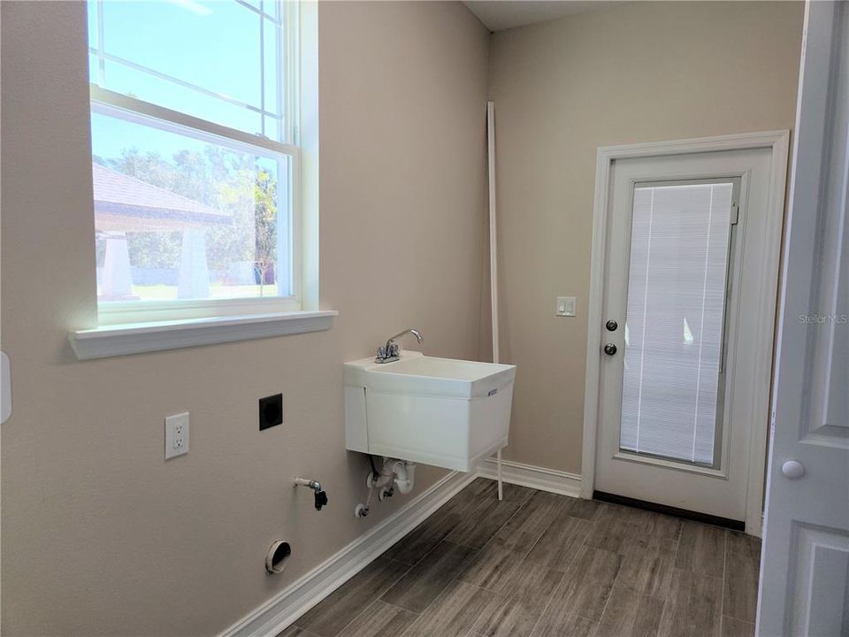 For Sale: $498,000 (3 beds, 2 baths, 2201 Square Feet)