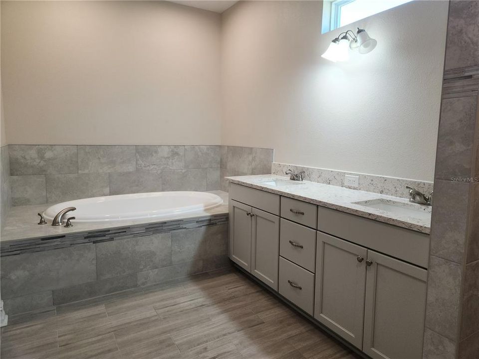 For Sale: $498,000 (3 beds, 2 baths, 2201 Square Feet)