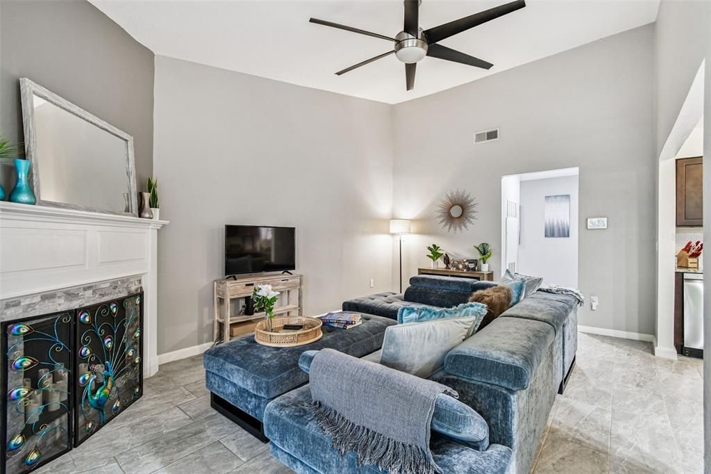 На продажу: $243,500 (2 спален, 2 ванн, 1146 Квадратных фут)