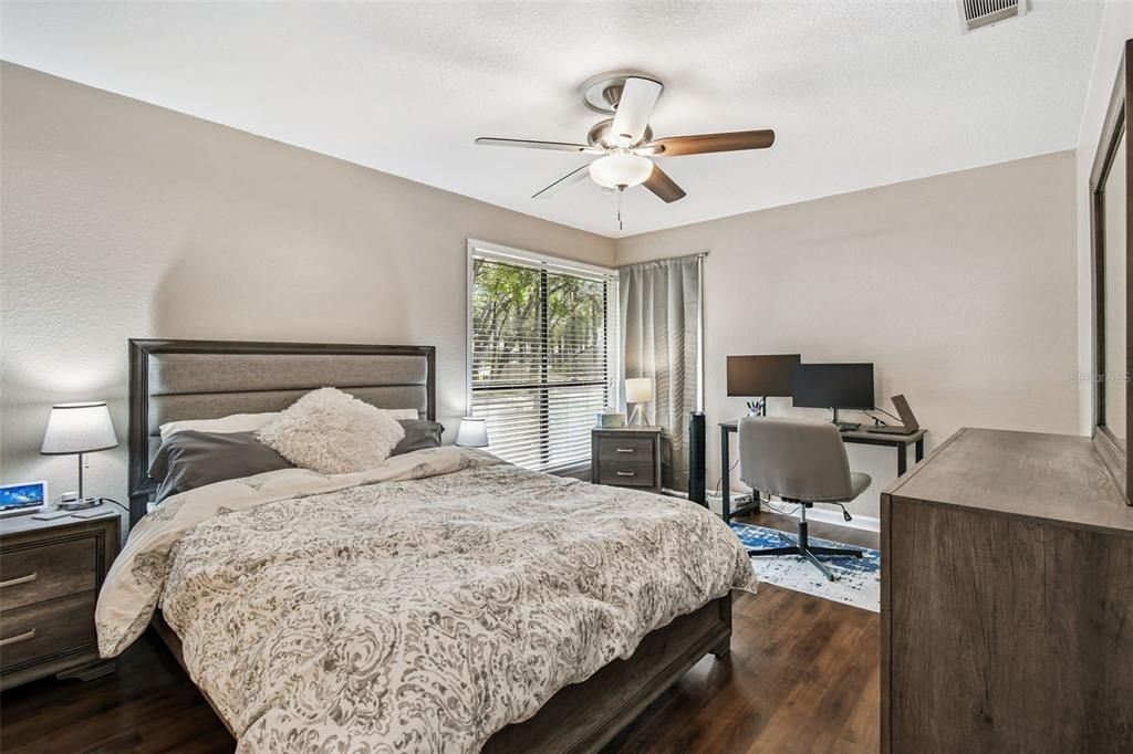 На продажу: $243,500 (2 спален, 2 ванн, 1146 Квадратных фут)