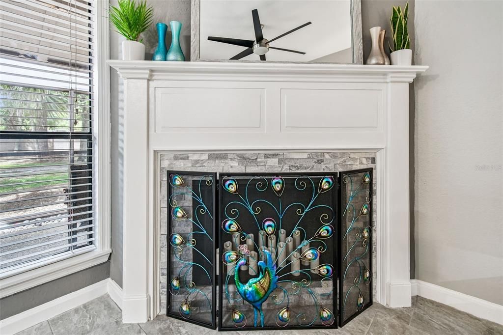 На продажу: $243,500 (2 спален, 2 ванн, 1146 Квадратных фут)