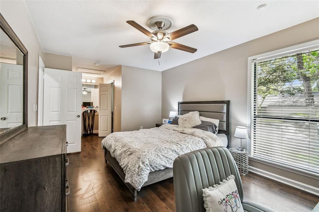 На продажу: $243,500 (2 спален, 2 ванн, 1146 Квадратных фут)