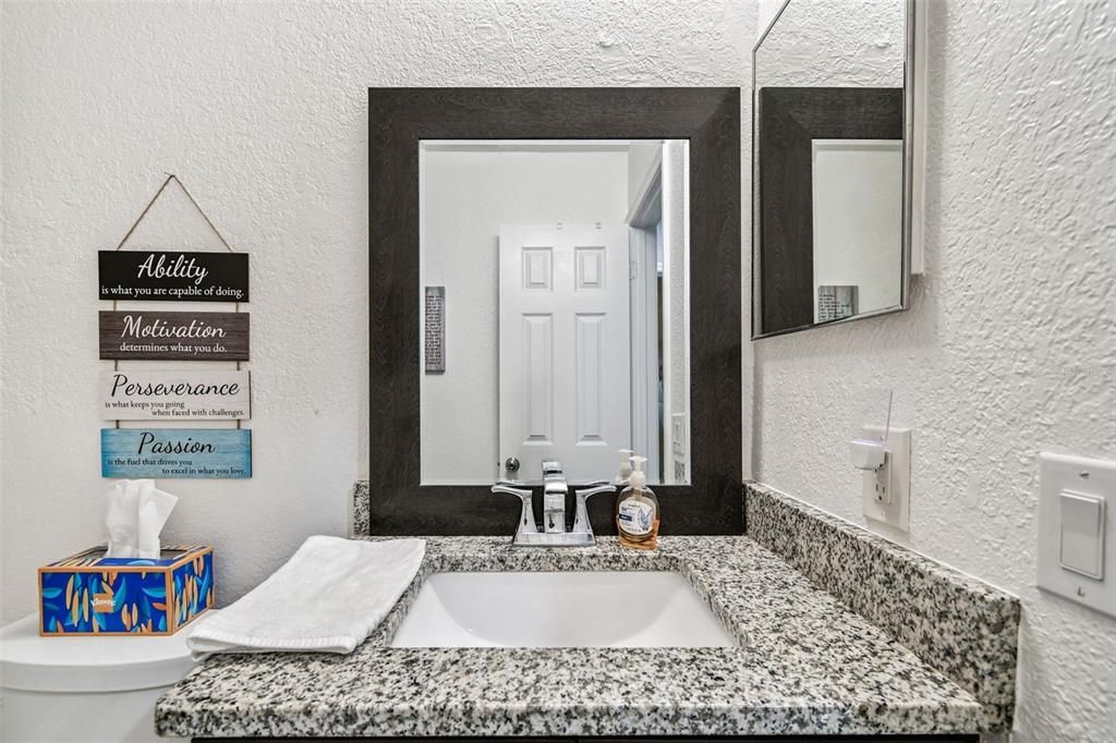 На продажу: $243,500 (2 спален, 2 ванн, 1146 Квадратных фут)