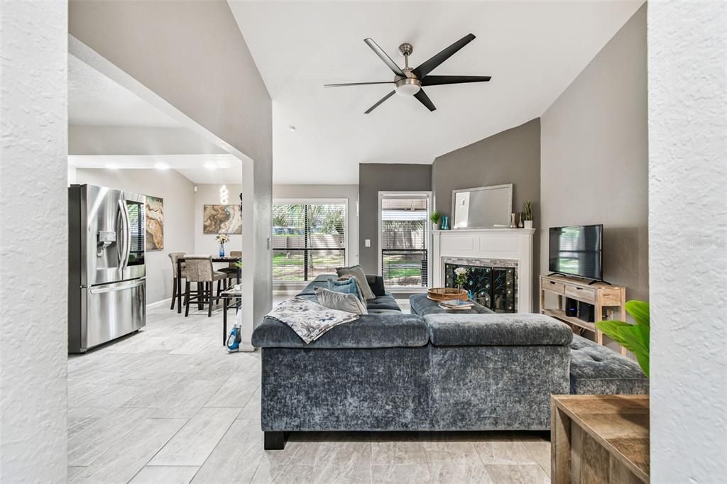 На продажу: $243,500 (2 спален, 2 ванн, 1146 Квадратных фут)