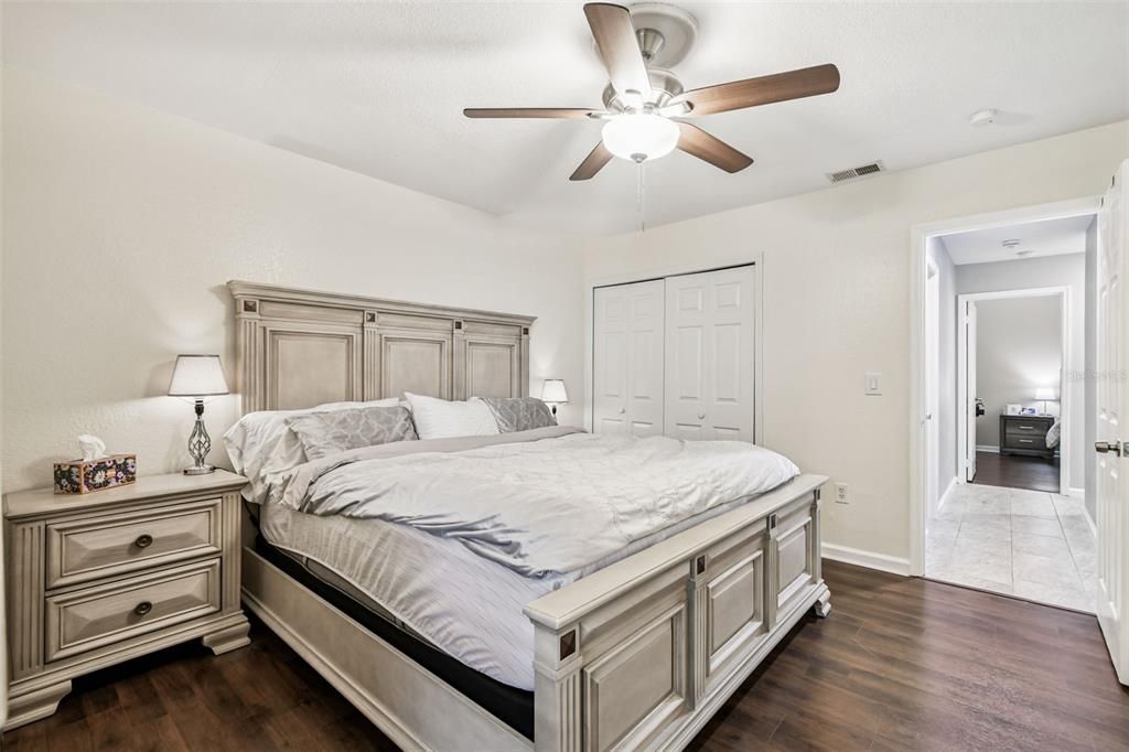 На продажу: $243,500 (2 спален, 2 ванн, 1146 Квадратных фут)