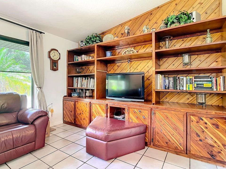 待售: $269,900 (2 贝兹, 2 浴室, 1002 平方英尺)