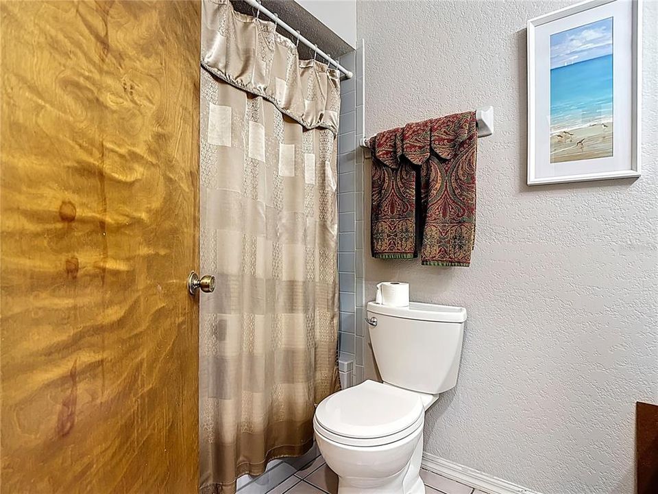 待售: $269,900 (2 贝兹, 2 浴室, 1002 平方英尺)