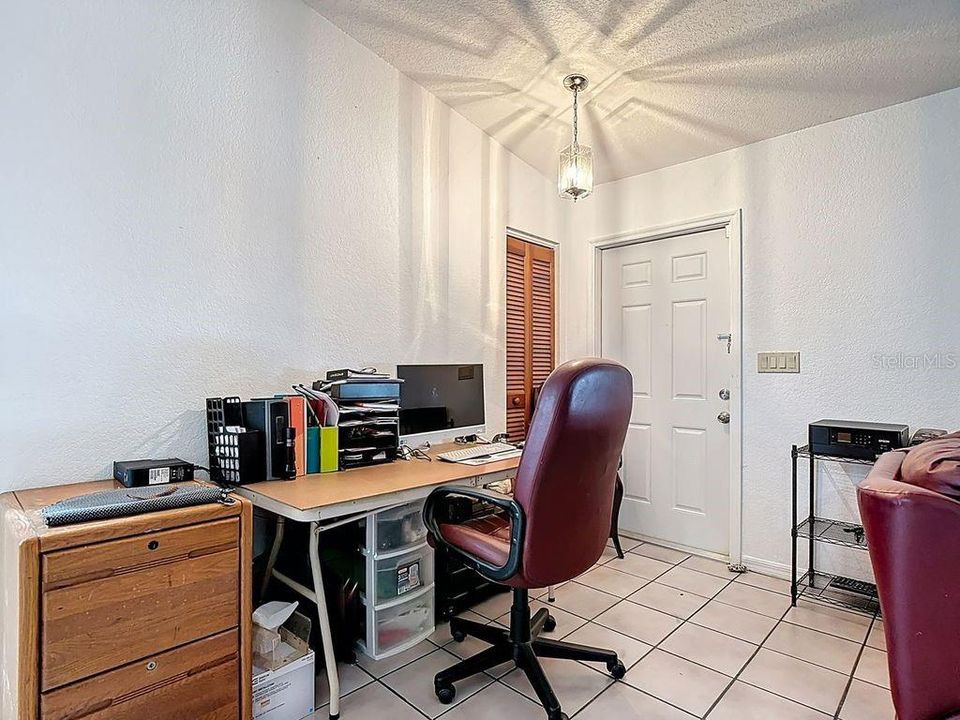 待售: $269,900 (2 贝兹, 2 浴室, 1002 平方英尺)