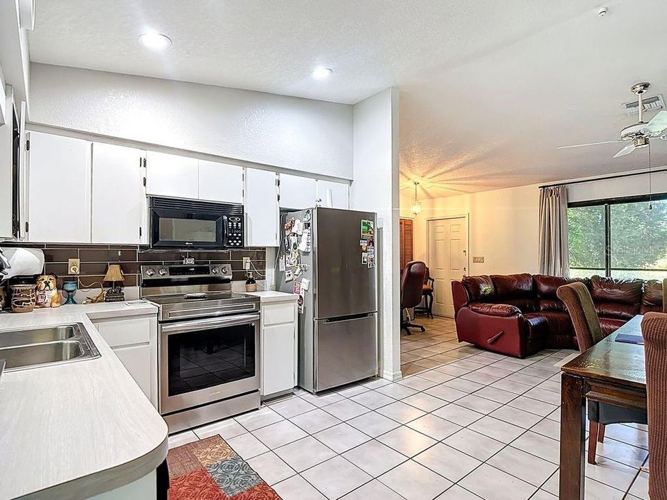 待售: $269,900 (2 贝兹, 2 浴室, 1002 平方英尺)