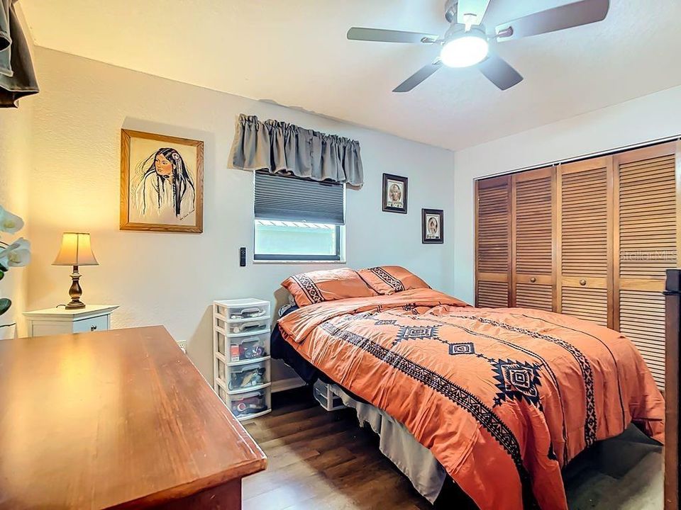 待售: $269,900 (2 贝兹, 2 浴室, 1002 平方英尺)