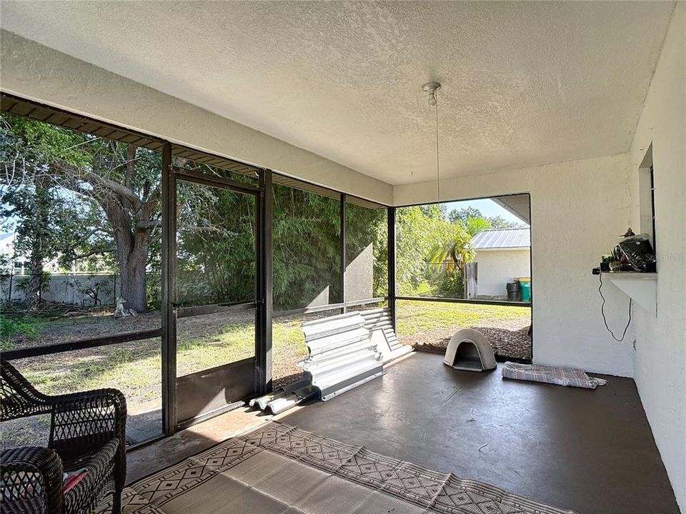 待售: $269,900 (2 贝兹, 2 浴室, 1002 平方英尺)