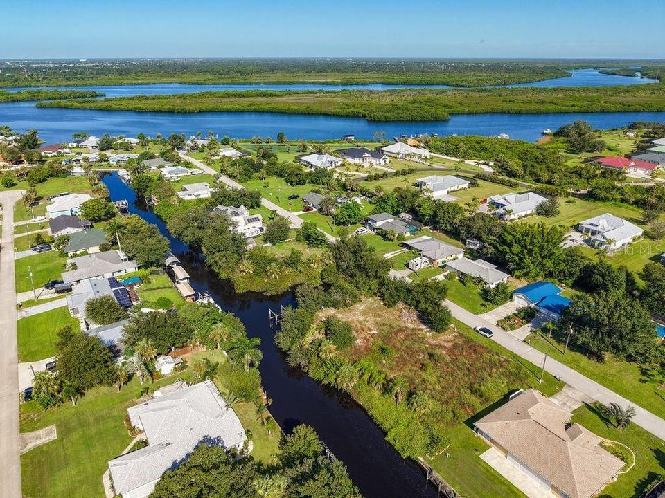 待售: $269,900 (2 贝兹, 2 浴室, 1002 平方英尺)