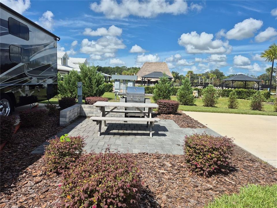 待售: $209,900 (0.07 acres)