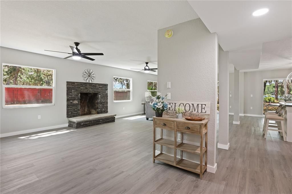 En Venta: $334,000 (2 camas, 2 baños, 1904 Pies cuadrados)