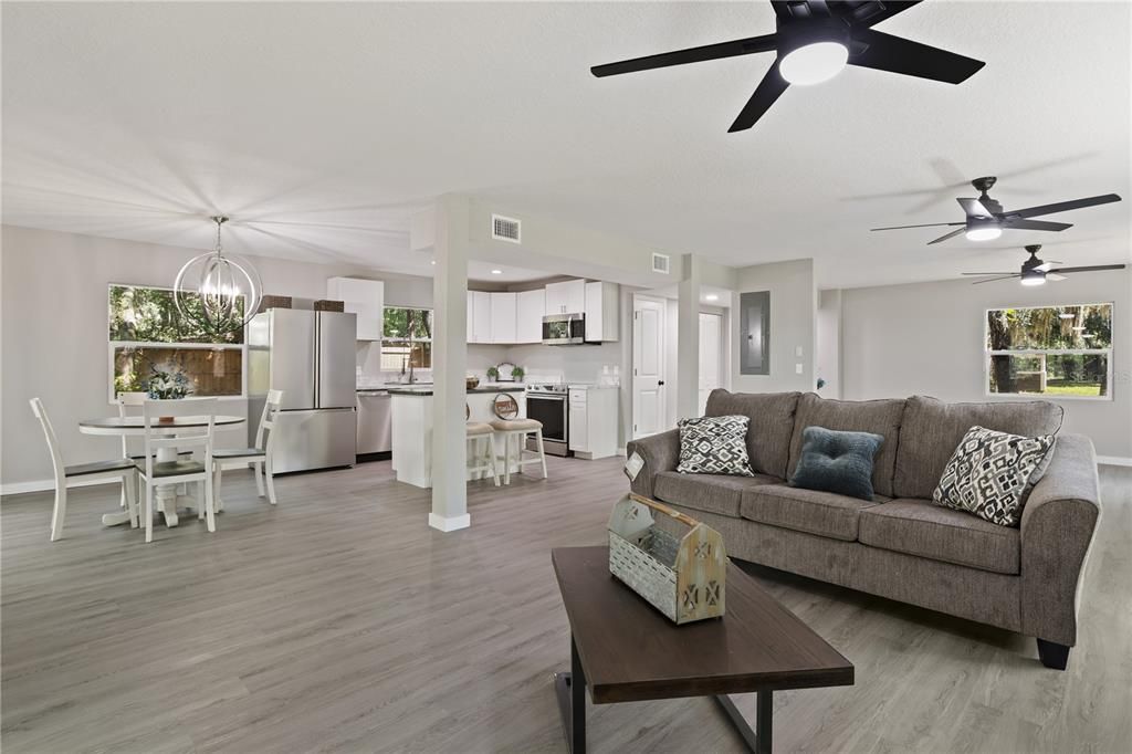 En Venta: $334,000 (2 camas, 2 baños, 1904 Pies cuadrados)