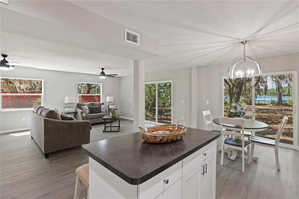 En Venta: $334,000 (2 camas, 2 baños, 1904 Pies cuadrados)