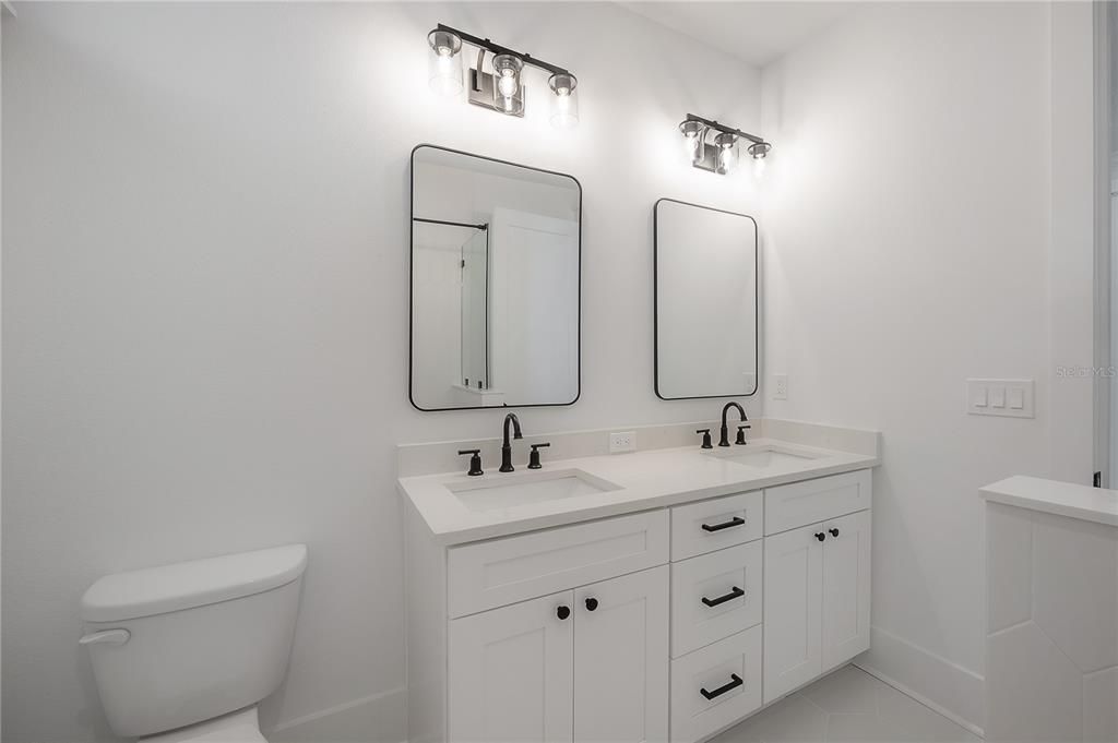 Под контрактом: $741,260 (3 спален, 3 ванн, 2151 Квадратных фут)