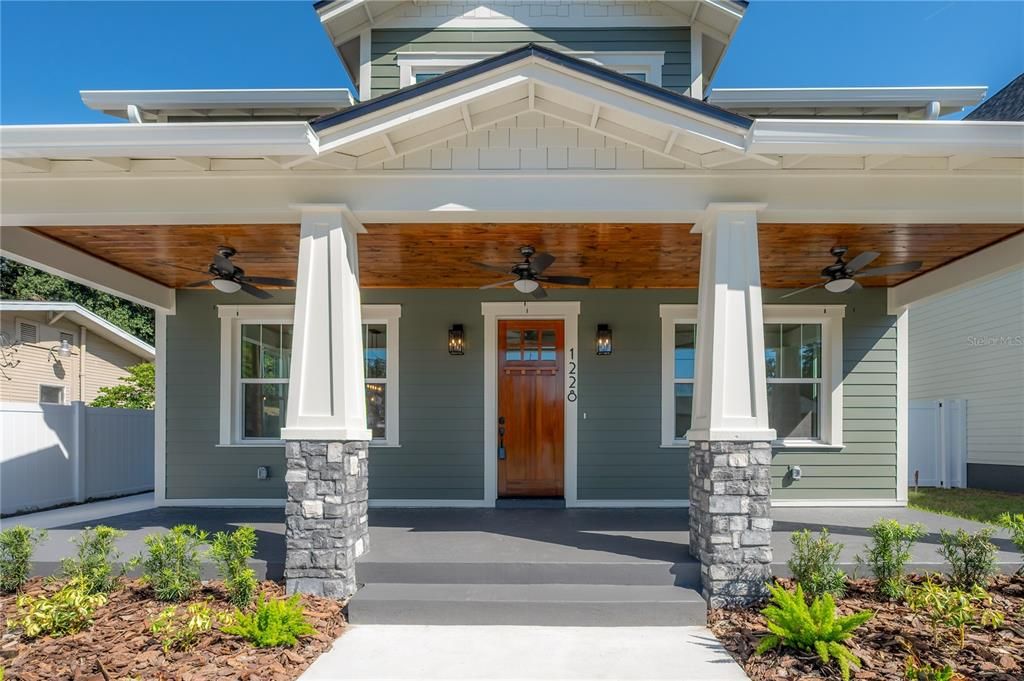 Под контрактом: $741,260 (3 спален, 3 ванн, 2151 Квадратных фут)