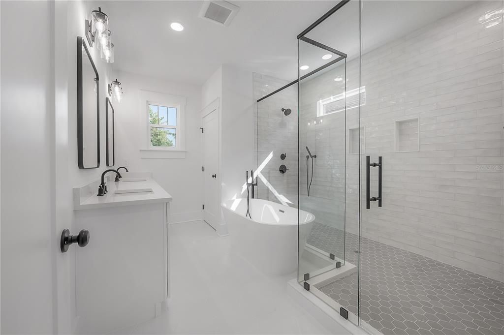 Под контрактом: $741,260 (3 спален, 3 ванн, 2151 Квадратных фут)