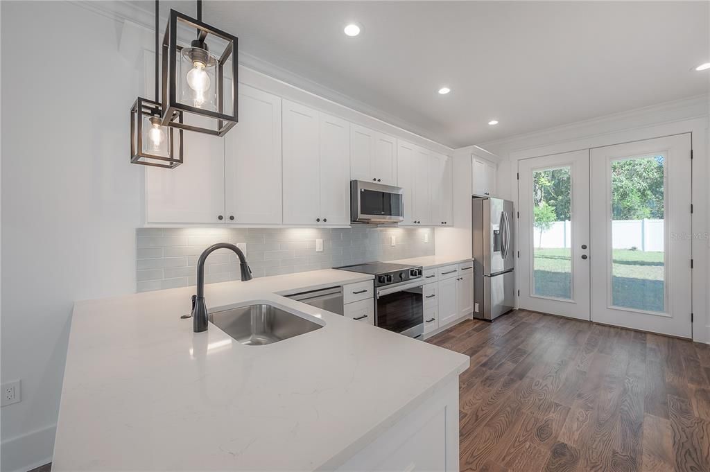 Под контрактом: $741,260 (3 спален, 3 ванн, 2151 Квадратных фут)