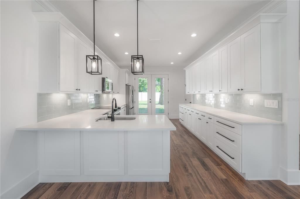 Под контрактом: $741,260 (3 спален, 3 ванн, 2151 Квадратных фут)