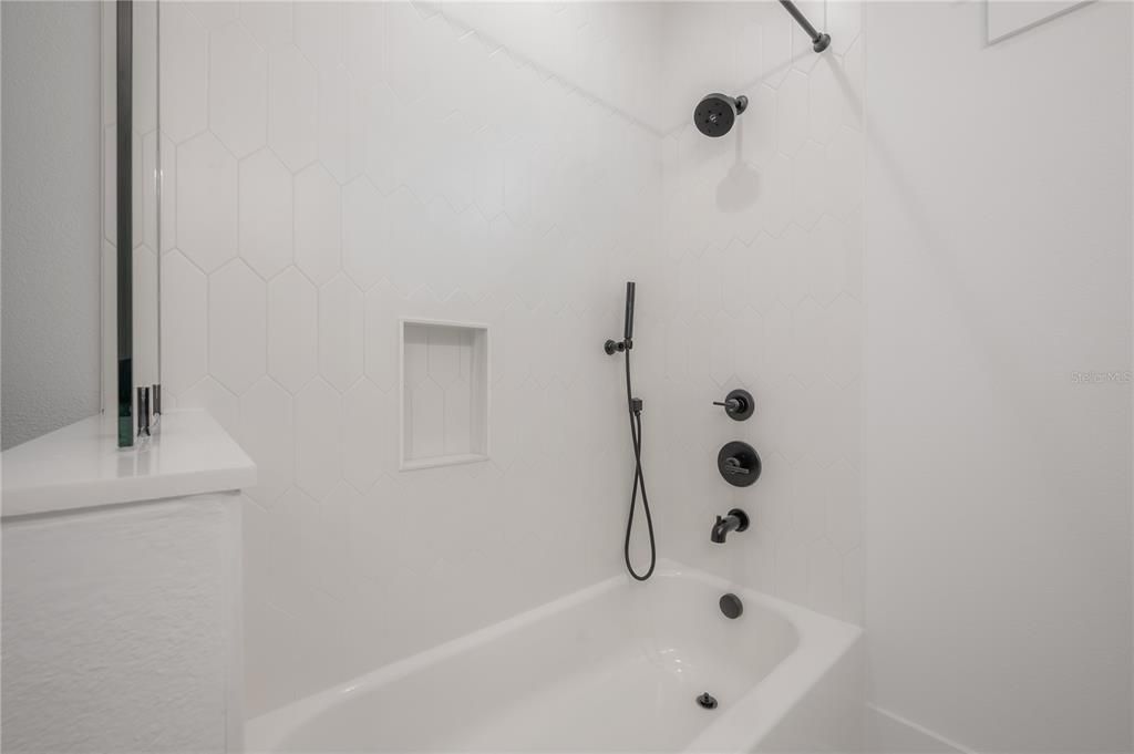 Под контрактом: $741,260 (3 спален, 3 ванн, 2151 Квадратных фут)