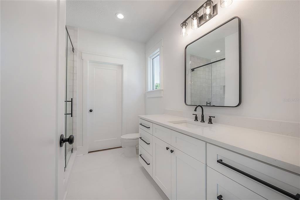 Под контрактом: $741,260 (3 спален, 3 ванн, 2151 Квадратных фут)