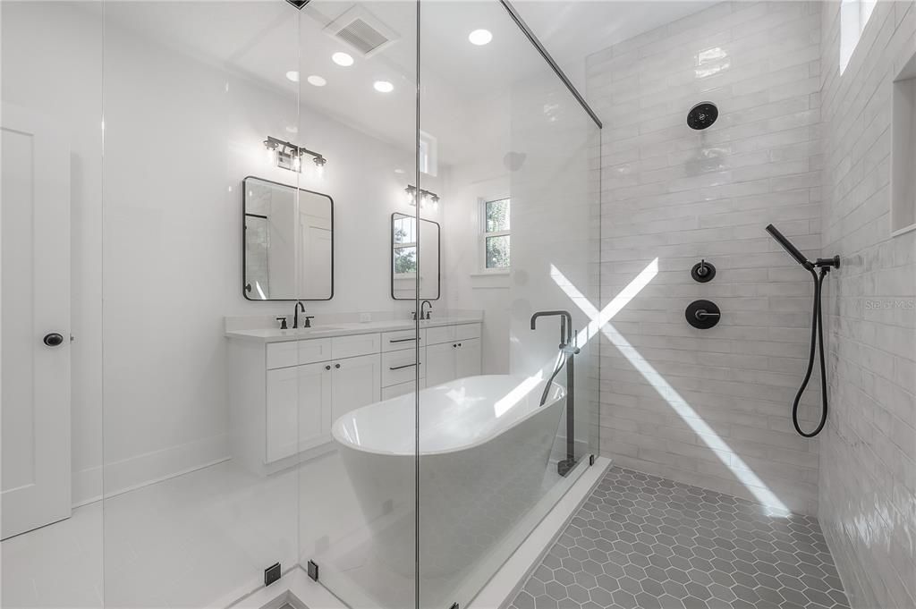 Под контрактом: $741,260 (3 спален, 3 ванн, 2151 Квадратных фут)