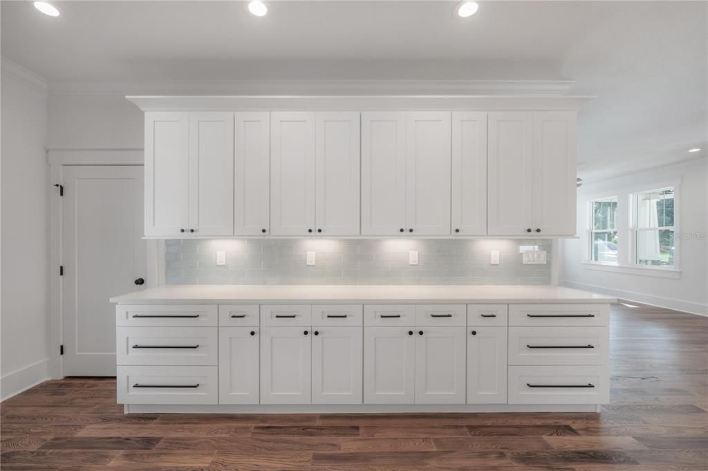 Под контрактом: $741,260 (3 спален, 3 ванн, 2151 Квадратных фут)