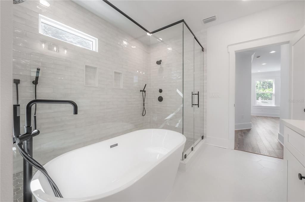 Под контрактом: $741,260 (3 спален, 3 ванн, 2151 Квадратных фут)